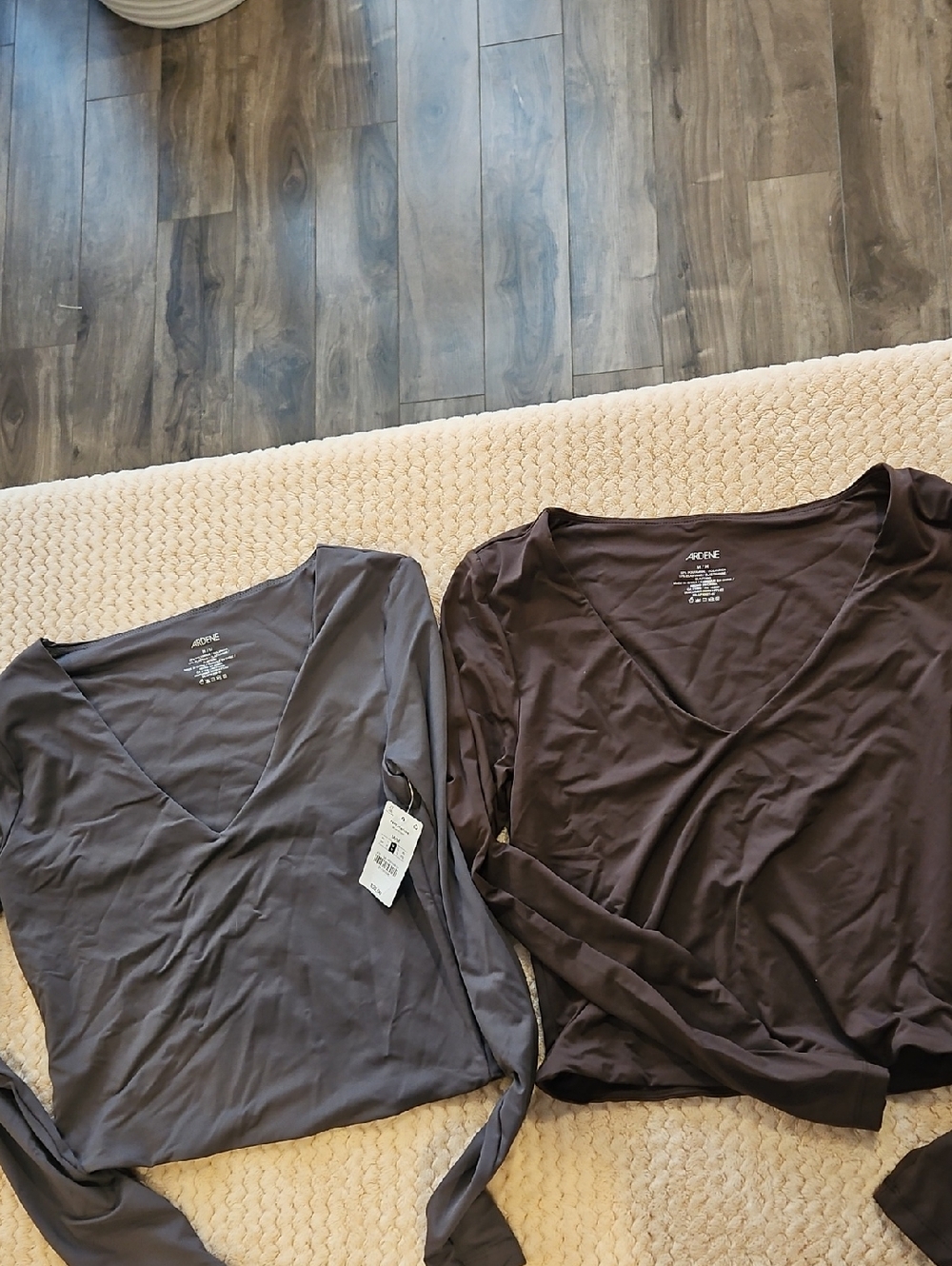 NWT Ardene V-Neck Long Sleeve Tee in Brown and Dark Taupe
